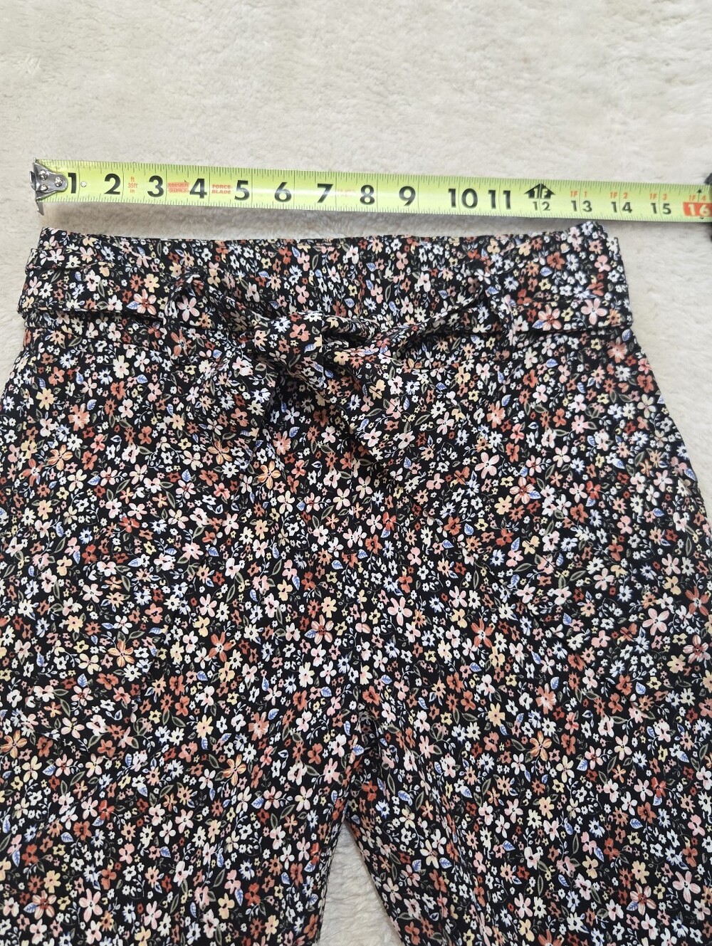 Jules & Leopold Black Ditsy Floral Belted Stretch Straight Leg Pants, Size Small - Picture 3 of 10